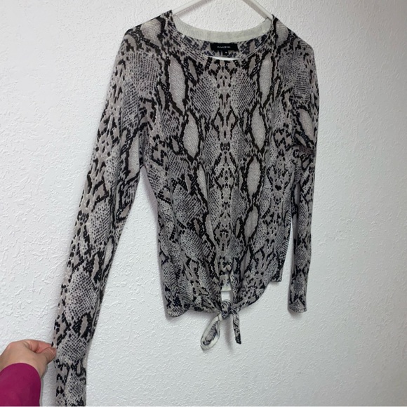 Olivaceous Snakeskin Print Tie Waist Sweater Size Medium - Picture 9 of 14